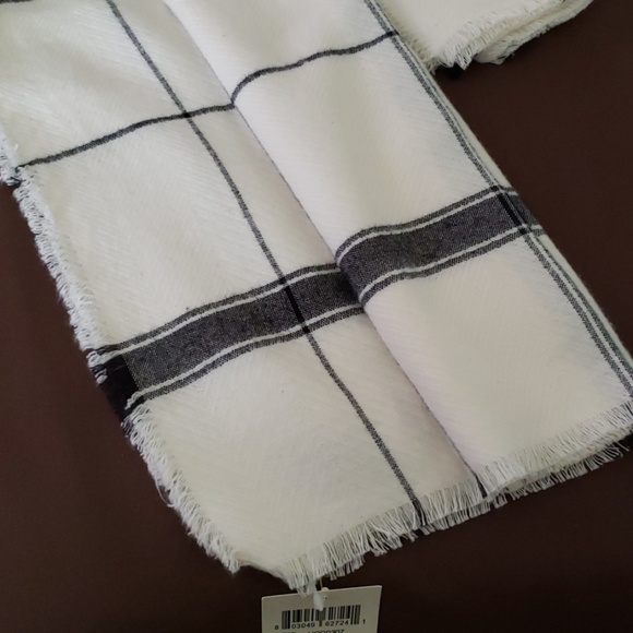 Scarf - Picture 2 of 3